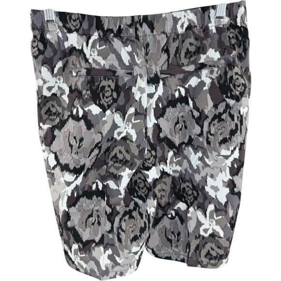 Isaac Mizrahi Live! Petite 24/7 Stretch Bermuda Shorts Black Floral 6 Petite - Picture 6 of 9